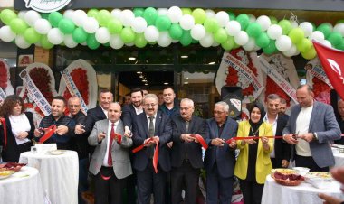 Salihli Kaymakamı Mehmet Kâmil SAĞLAM İşyeri Açılışına Katıldı